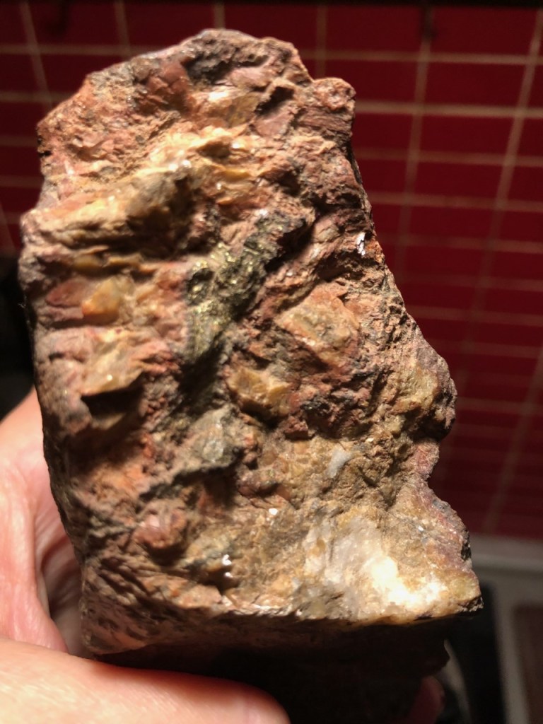 Neimenovan najditelj / meteoriti nimajo nikoli takšne strukture