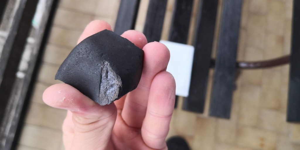 Janez K. / ni magnetno, gre za manganovo rudo