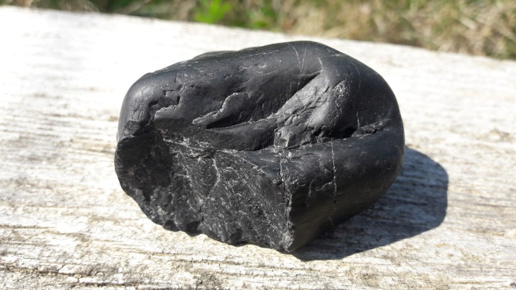 Miro K. / meteoriti nimajo nikoli popolnoma črne notranjosti