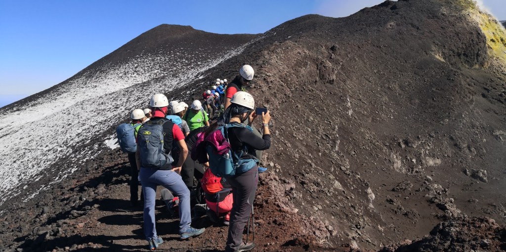 Vzpon na vrh je mogoče v spremstvu lokalnih vodičev